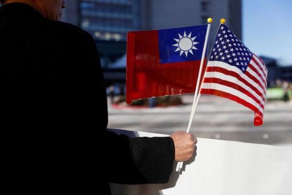 قانونگذاران آمریکایی در سفر نظامی محور به تایوان می فرایند