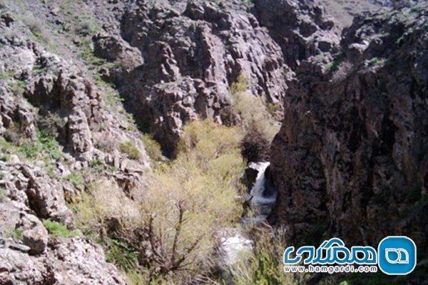 آبشار بلوکان یکی از جاذبه های طبیعی آذربایجان شرقی است