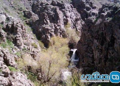 آبشار بلوکان یکی از جاذبه های طبیعی آذربایجان شرقی است