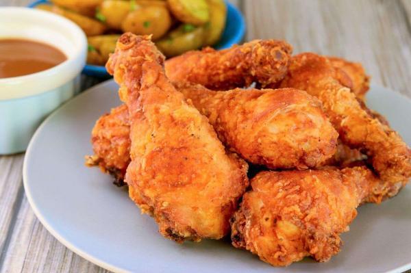 طرز تهیه مرغ کنتاکی؛ به جزئیات دقت کنید طرز تهیه مرغ کنتاکی؛ به جزئیات دقت کنید